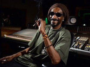 Snoop Dogg wants to end animal shelter euthanasia.